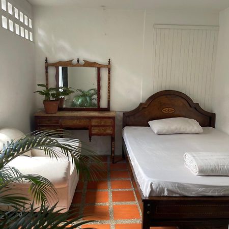 Hostal Casa Las Tias Меделин Екстериор снимка