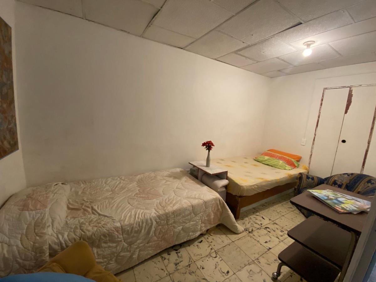 Hostal Casa Las Tias Меделин Екстериор снимка