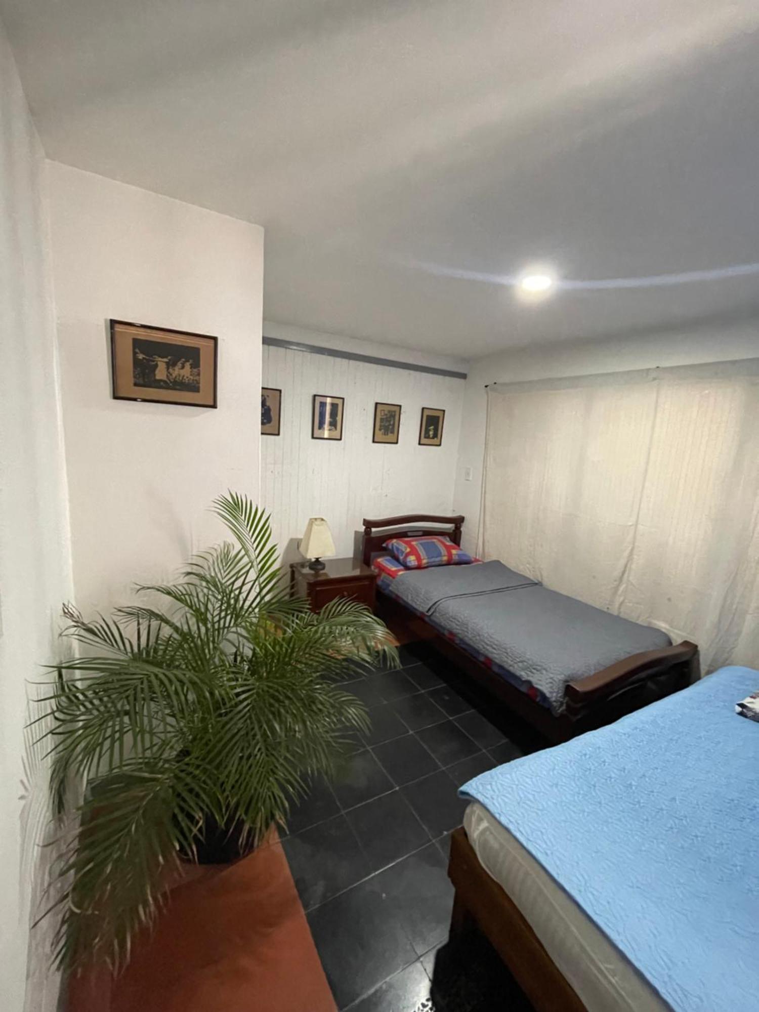 Hostal Casa Las Tias Меделин Екстериор снимка